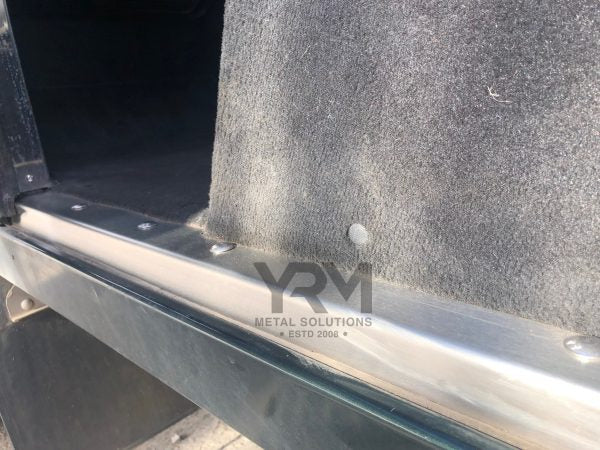 YRM - Stainless steel front and second door threshold with seatbelt anchor - Defender