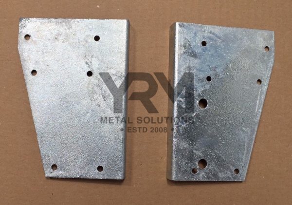 YRM - Capping - Rear Tub Corner Bracket w/Rear Safari Door - Pair - Galvanized